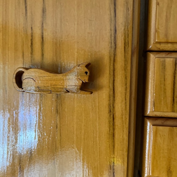 Rare Vintage Large Solid Wood Hand
Carved Cat Lovers Dream Jewlery
Armoire - Picture 10 of 12